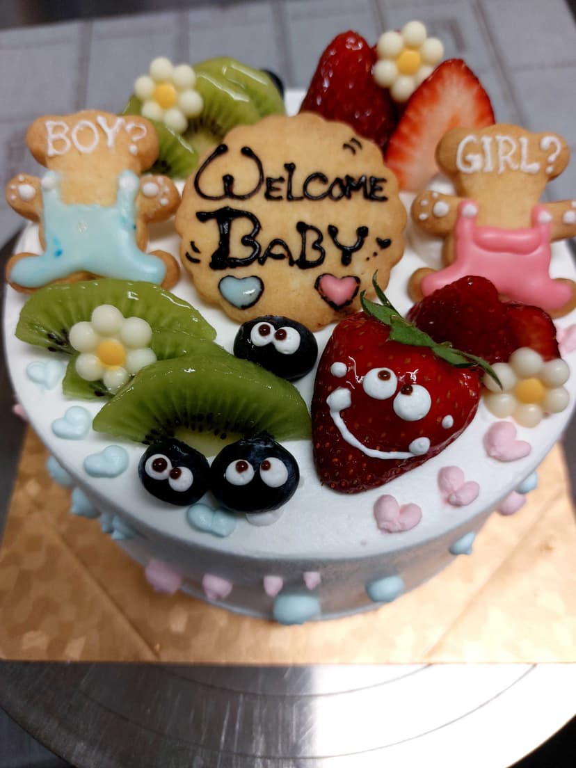 ジェンダーリビールケーキ(赤ちゃんの性別をお披露目するケーキ)