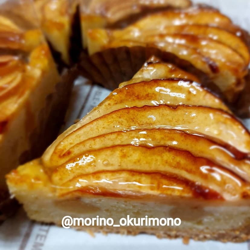 いつもありがとうございます🍰
紅玉りんご入荷したので🍎
『紅玉りんごのタルト』
店頭に並んでます✨
紅玉りんごの商品は季節商品になります🍎
🍎美味しい旬の物をおすすめします🍎
写真デコレーションケーキは
3営業日前の予約...